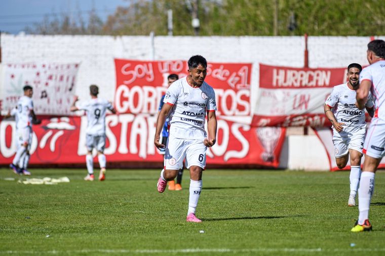 Enzo Montenegro fue el último jugador del Globo que marcó un gol en el arco norte, en septiembre pasado. Foto: Prensa Huracán. Enzo Montenegro fue el último jugador del Globo que marcó un gol en el arco norte, en septiembre pasado. Foto: Prensa Huracán.