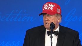 Trump se agarró de la crisis en España para hacer campaña electoral.