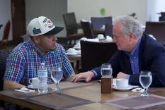 Un senador estadounidense se reunió con el salvadoreño pese a las negativas previas del gobierno del presidente Nayib Bukele a darle acceso al detenido. Foto: BBC