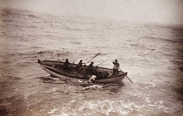El 29 de abril, el CS Minia, otro barco encargado de recuperar cuerpos de la tragedia, sacó del agua el cuerpo del sobrecargo de tercera clase Thomas Mullin, de veinte años. El 29 de abril, el CS Minia, otro barco encargado de recuperar cuerpos de la tragedia, sacó del agua el cuerpo del sobrecargo de tercera clase Thomas Mullin, de veinte años.