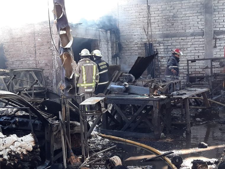 No quedó nada Aunque los bomberos hicieron todo lo posible por combatir las llamas, el fuego se llevó todo.