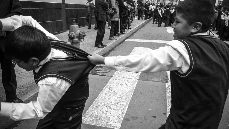 Construir escuelas seguras y entornos de convivencia positivos es fundamental para garantizar el bienestar y el desarrollo integral de los niños y jóvenes argentinos. Foto: Archivo.