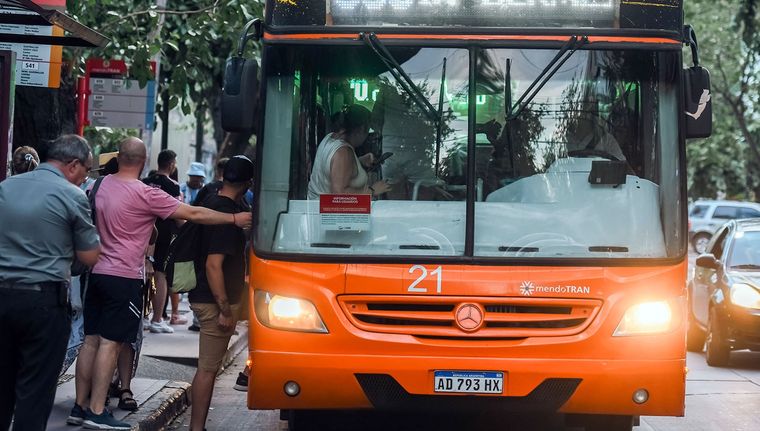 El boleto de colectivo en Mendoza tiene un costo de $200 Foto: Santiago Tagua/MDZ