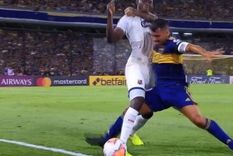 indignacion en las redes tras el codazo de tevez: arbitro cagon indignacion en las redes tras el codazo de tevez: arbitro cagon