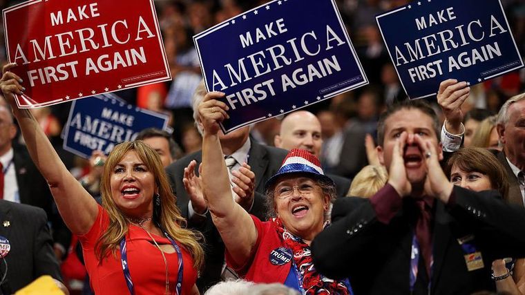 "America First" es un slogan que ha estado presente en las dos campañas presidenciales de Trump.