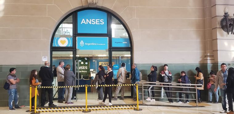 Anses paga con aumento y bono extra: quiénes cobran esta semana Foto: Archivo MDZ