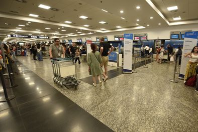 MDZol | El movimiento aéreo de cabotaje durante 2024 no tuvo un buen año. Las suba de los costos internos alentó la salida de argentinos al exterior Foto: Juan Mateo Aberastain Zubimendi / MDZ.