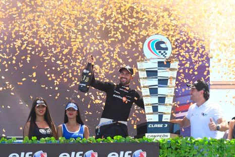 Julián Santero celebró el título ante su gente. Julián Santero celebró el título ante su gente.