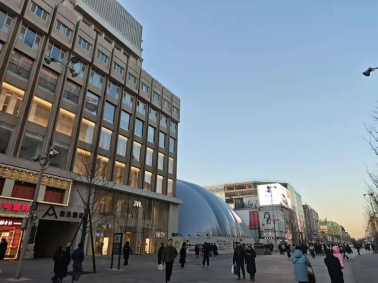 China empezó a probar estas cubiertas inflables en zonas urbanas para reducir el impacto de las obras sobre peatones, comercios y edificios en plena actividad. China empezó a probar estas cubiertas inflables en zonas urbanas para reducir el impacto de las obras sobre peatones, comercios y edificios en plena actividad.