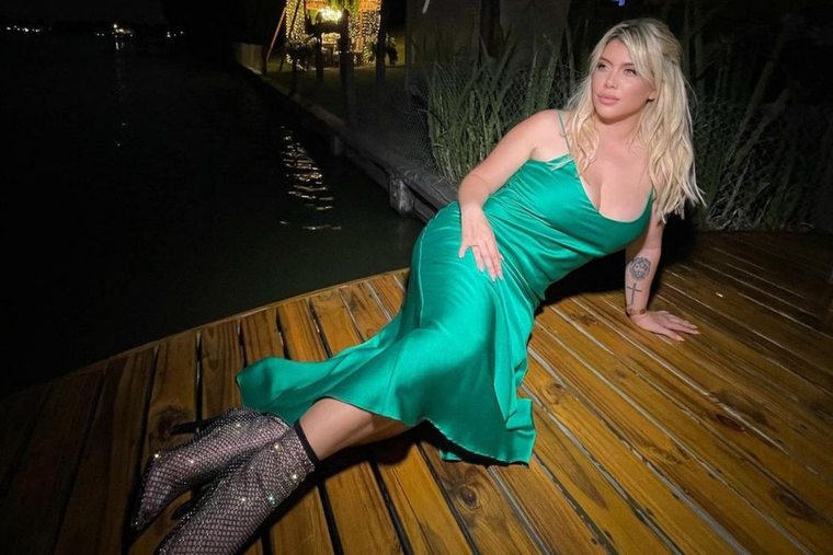 WANDA NARA EN NAVIDAD EL LOOK QUE ELIGIÓ LA RUBIA PARA CELEBRAR EN ARGENTINA.