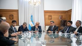 Los gobernadores patagónicos Ignacio Torres y Claudio Vidal junto con el jefe de Gabinete, Guillermo Francos, y los ministros Luis Caputo y Lisandro Catalán. Los gobernadores patagónicos Ignacio Torres y Claudio Vidal junto con el jefe de Gabinete, Guillermo Francos, y los ministros Luis Caputo y Lisandro Catalán.