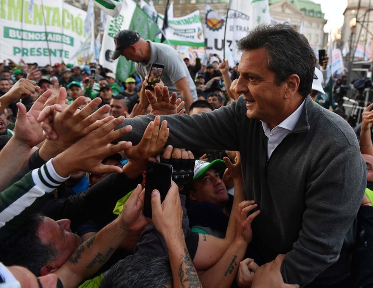 Unión por la Patria. Sergio Massa destrozó a Mauricio Macri por el impuesto a las ganancias. Foto: Télam