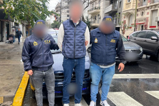 Efectivos del Departamento Federal de Investigaciones (DFI) de la Policía Federal Argentina (PFA) detuvieron al noruego en la vía pública. Efectivos del Departamento Federal de Investigaciones (DFI) de la Policía Federal Argentina (PFA) detuvieron al noruego en la vía pública.