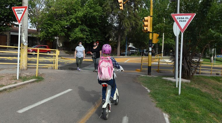 La ampliación en la red de ciclovías genera malestar en vecinos frentistas y comerciantes Foto: ALF PONCE MERCADO / MDZ