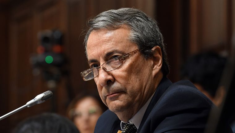 El diputado provincial Enrique Thomas presentó el proyecto para eliminar la obligatoriedad de aportes a la Caja de la Salud. El diputado provincial Enrique Thomas presentó el proyecto para eliminar la obligatoriedad de aportes a la Caja de la Salud.