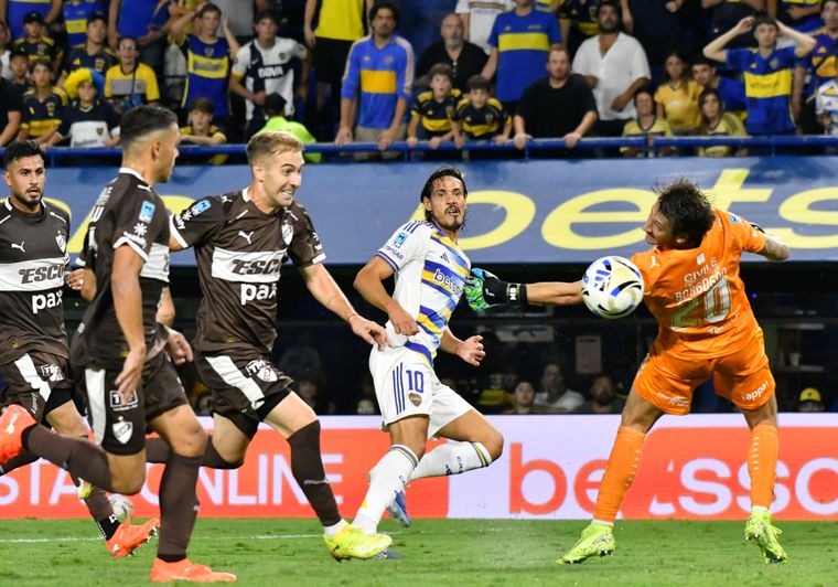 Boca no pudo romper el cero ante Platense en la Bombonera.