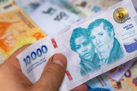 Una tiktoker se endeudó por 15 millones de pesos con cinco entidades distintas.