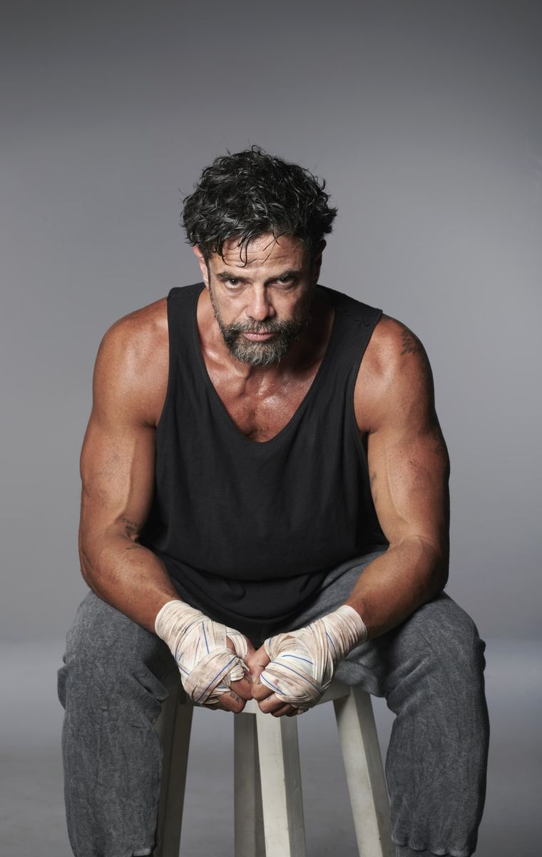 Luciano Castro acompañó a su novia, Griselda Siciliani, a la gala de los prestigiosos premios. Luciano Castro acompañó a su novia, Griselda Siciliani, a la gala de los prestigiosos premios.