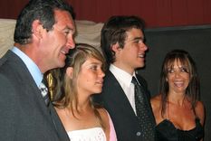 Nora Dalmasso junto a Marcelo Macarron y sus hijos Valentina y Facundo. Foto: Na