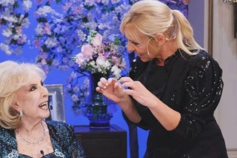 Mirtha Legrand y Jimena Monteverde, juntas pero separadas. Foto: captura de video eltrece.