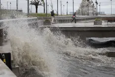 Se espera una crecida de la marea por el ciclón bomba.