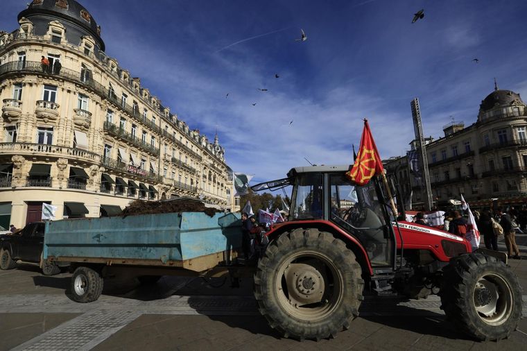 Los agricultores volvieron a las calles de las principales ciudades de Francia para protestar contra el acuerdo entre la Unión Europea y el Mercosur Foto: EFE