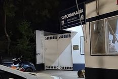 La Subcomisaría Conde, ubicada en el carril Godoy Cruz, fue escenario del robo del arma reglamentaria. La Subcomisaría Conde, ubicada en el carril Godoy Cruz, fue escenario del robo del arma reglamentaria.