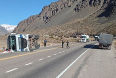 Un nuevo accidente se registró a la altura de Polvaredas. Foto: Osvaldo Valle Un nuevo accidente se registró a la altura de Polvaredas. Foto: Osvaldo Valle