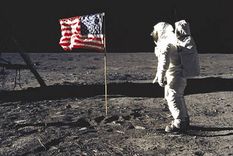 ¿por que en la luna los astronautas tropezaban tanto?