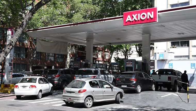 Las estaciones de servicio de todo el país marcan que tienen poco combustible y la situación se extenderá por los próximos días Foto: ALF PONCE MERCADO / MDZ