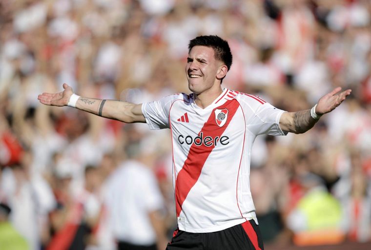 Mastantuono se transformó en el jugador más joven de River en marcar en un superclásico. Foto: FotoBaires