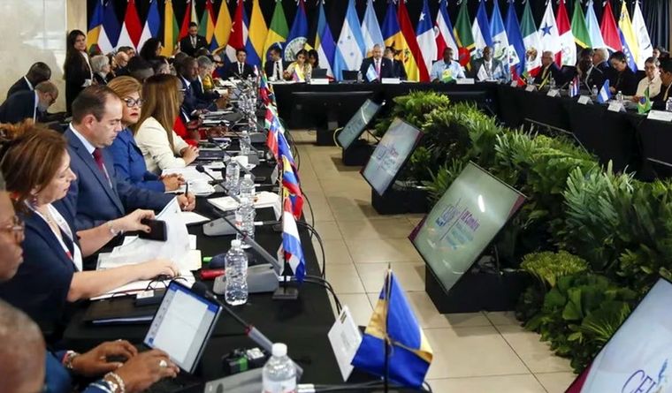 La gran mayoría de la Celac salió a apoyar a Venezuela, ante el despliegue de Estados Unidos. Foto Efe La gran mayoría de la Celac salió a apoyar a Venezuela, ante el despliegue de Estados Unidos. Foto Efe