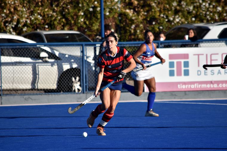 Los Tordos, Banco Mendoza y Andino Regatas ganaron sus cruces y están en semifinales del Apertura de hockey sobre césped. Los Tordos, Banco Mendoza y Andino Regatas ganaron sus cruces y están en semifinales del Apertura de hockey sobre césped.