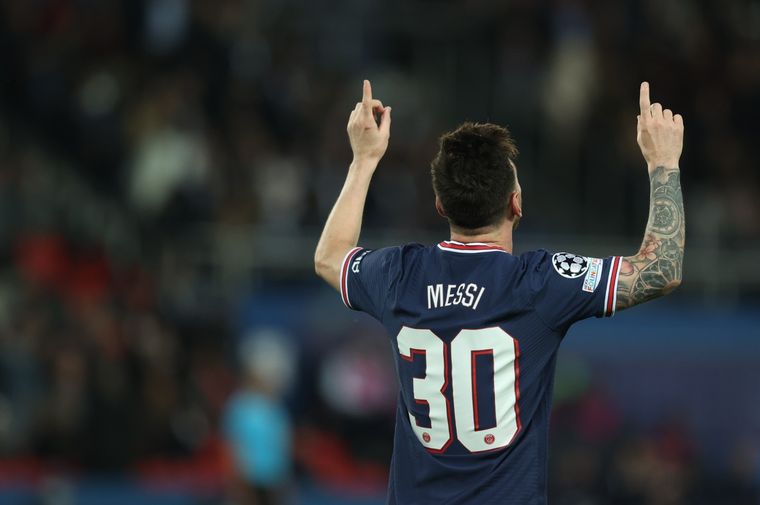 Messi fue clave para la victoria del PSG. Foto: @InvictosSomos