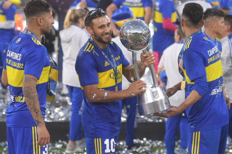 El Toto con la Copa. Foto: Télam