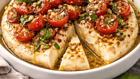 verano keto: esta provoleta fria con hierbas y tomates se ganara tu corazon verano keto: esta provoleta fria con hierbas y tomates se ganara tu corazon