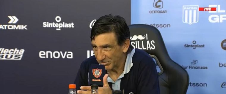 Gustavo Costas mostró su bronca por la tercera derrota al hilo de Racing en el torneo local. Foto: Captura de TV