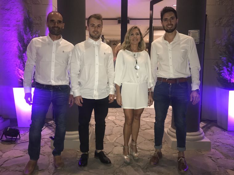 Nuestra Tierra Daniel Gnesi con Cecilia Orsini, Julián y Braulio Gnesi. Foto: Muriel del Barco