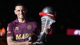 El histórico goleador y leyenda de Lanús sorprendió a todos al volver al fútbol profesional. El histórico goleador y leyenda de Lanús sorprendió a todos al volver al fútbol profesional.