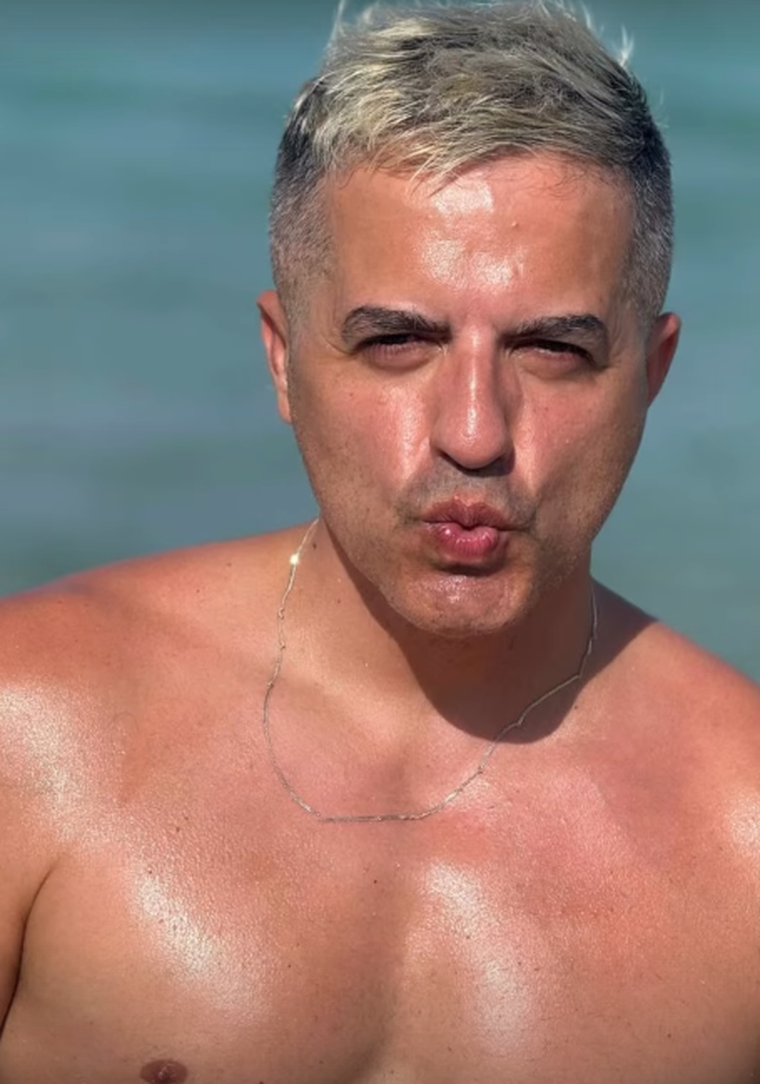 Ángel de Brito viajó a la costa de Miami para disfrutar de un receso en su agenda laboral diaria. Ángel de Brito viajó a la costa de Miami para disfrutar de un receso en su agenda laboral diaria.