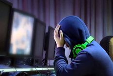 un adicto a los videojuegos mato a su bebe mientras jugaba playstation