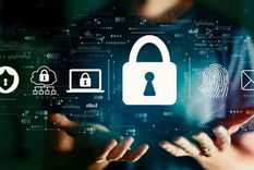 Estas plataformas, con sus algoritmos dirigidos por Inteligencia Artificial, permiten registrar toda la información de los usuarios recogida de manera legal e ilegal para armar perfiles personalizados. Foto: MDZ