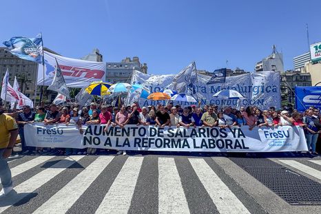 Este viernes, se lleva a cabo una nueva marcha en rechazo a la reforma laboral. Este viernes, se lleva a cabo una nueva marcha en rechazo a la reforma laboral.