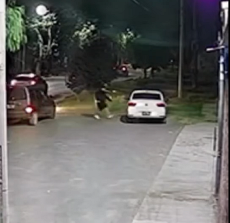 La llegada de los asaltantes. Foto: captura de video.