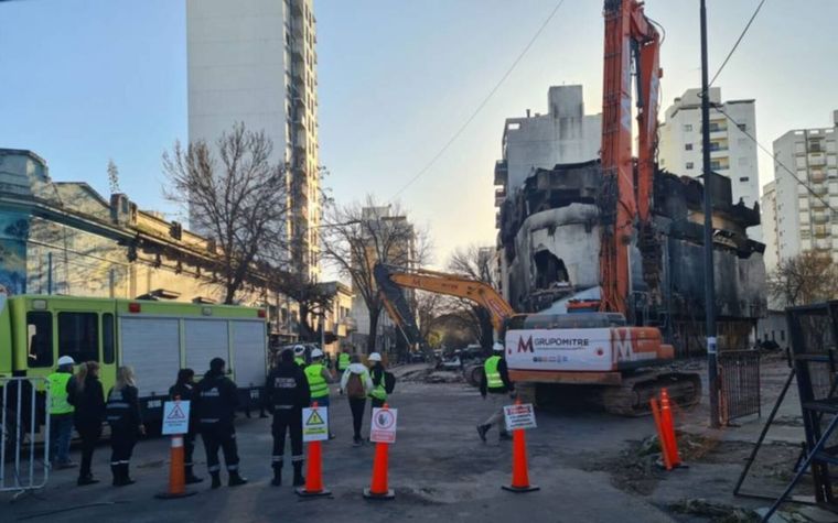 El edificio está ubicado en diagonal 77 y 48, en pleno corazón de la ciudad de La Plata. 