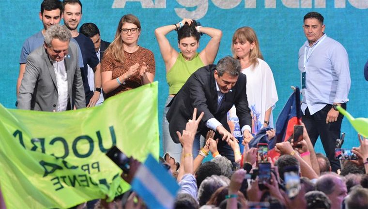 Massa festejó el triunfo y se lo agradeció a la militancia Foto: Celeste Salguero/MDZ