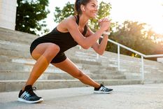 Estirar bien para prevenir lesiones cuidará a tus músculos, te dejamos una guía en la nota Foto: Freepik