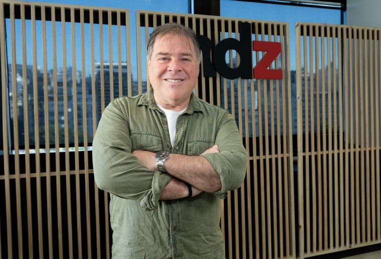 Jorge Carna Crivelli se pone en el papel de Harry en la comedia musical Mamma Mía!. 