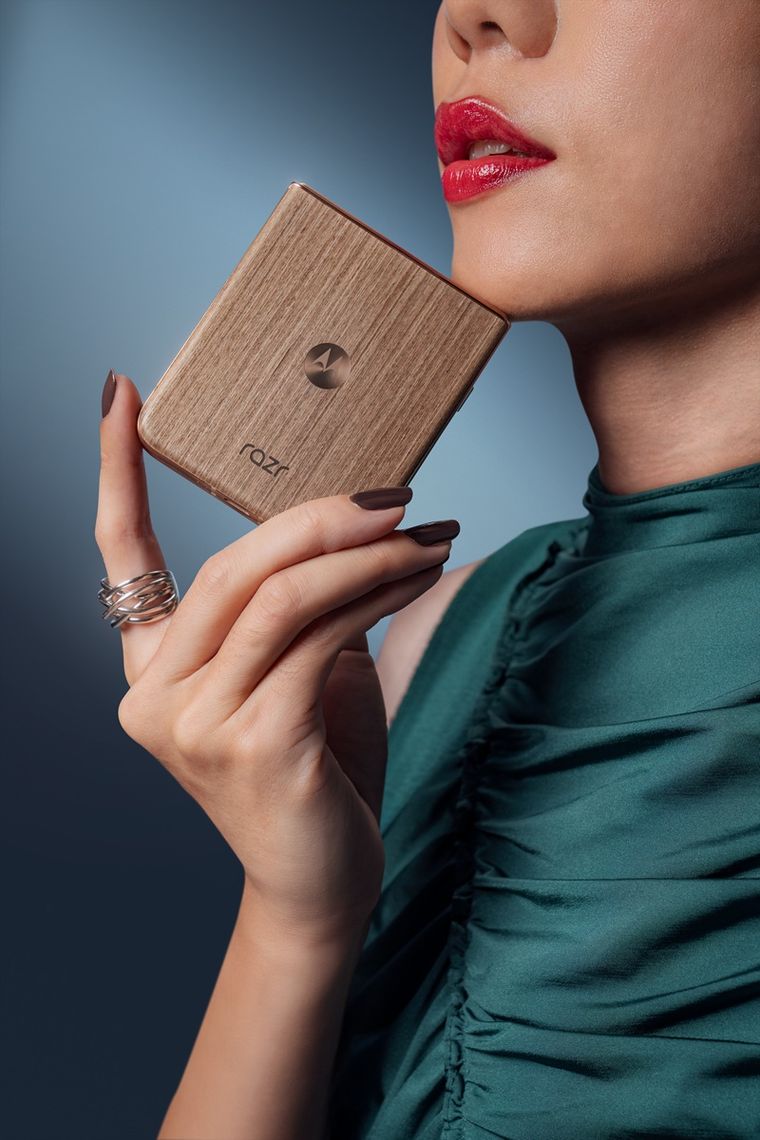 Motorola apuesta por baterías de 6000 mAh en sus nuevos teléfonos. Motorola apuesta por baterías de 6000 mAh en sus nuevos teléfonos.