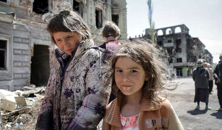 Los menores de edad rusos y ucranianos siguen padeciendo la guerra. Foto: Efe.